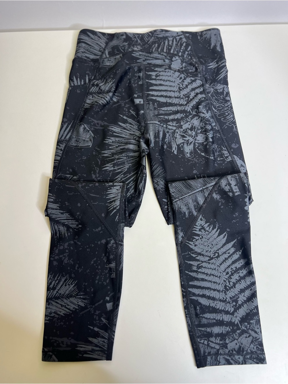 Under Armour Women’s Black Palm-Print Crop Leggings - Picture 13 of 15